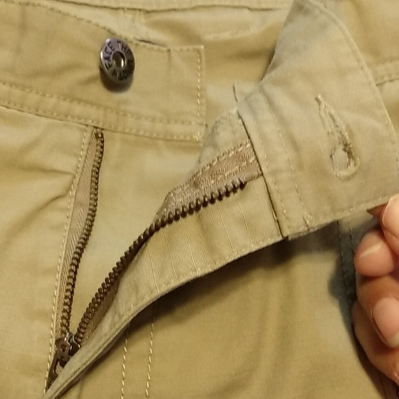 The North Face Khaki Cargo Shorts men's Size 40 Regular - Picture 7 of 9